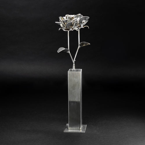 Two Metal Roses and Vase, Metal Roses with Vase, Steampunk Roses Centerpiece, Welded Roses.